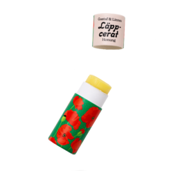 Ekologiskt läppcerat med honung i grön hylsa med röd vallmoblommotiv från Gustaf & Linnea